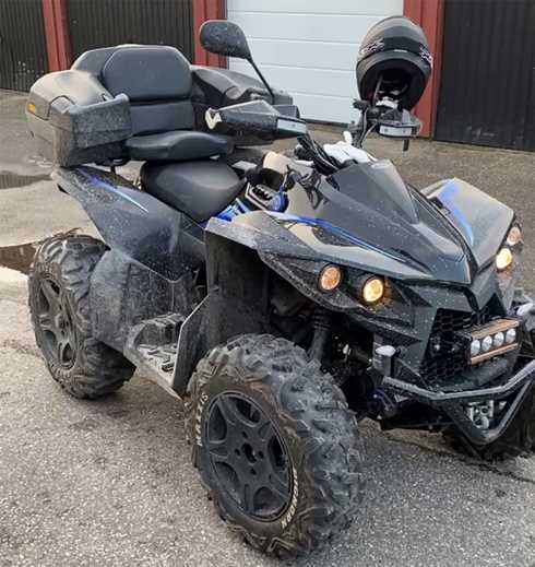 Grå fyrhjuling SMC MBX 720R stulen i Färgelanda